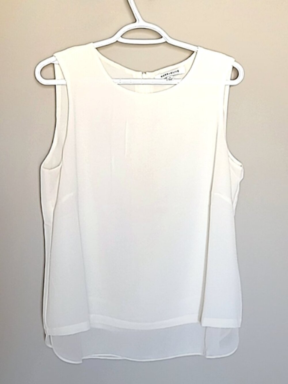 Rose & Olive White Sleeveless Chiffon Blouse